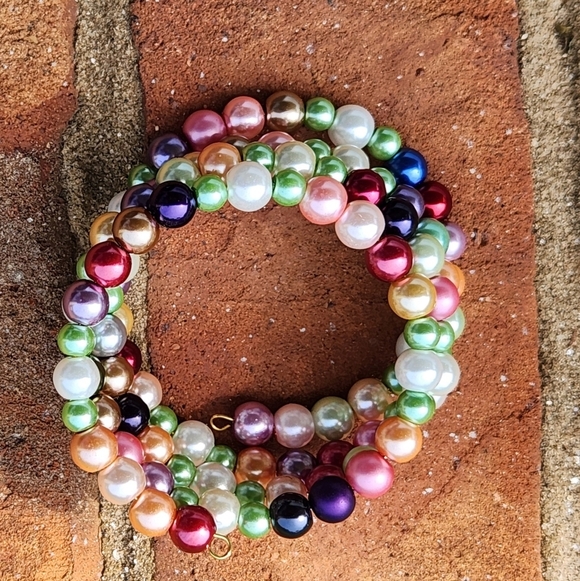 Hand Crafted Multicolor Pearl Memory Wire Wrap Beaded Bracelet - Picture 2 of 7